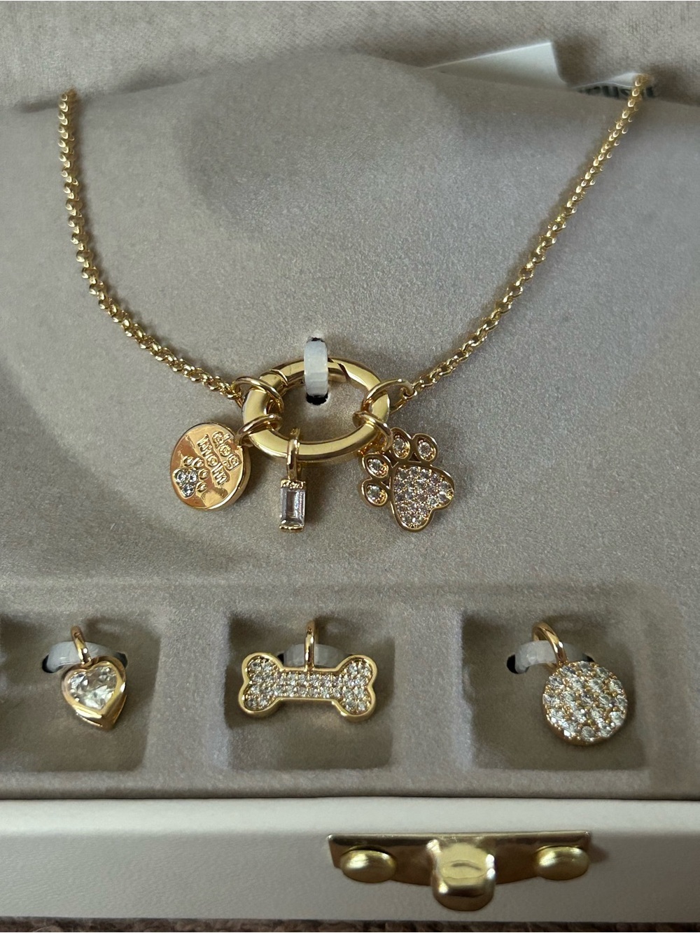 Necklace w/6 different interchangeable charms - NEW 16”+ pretty 2" drop in back - Picture 6 of 13
